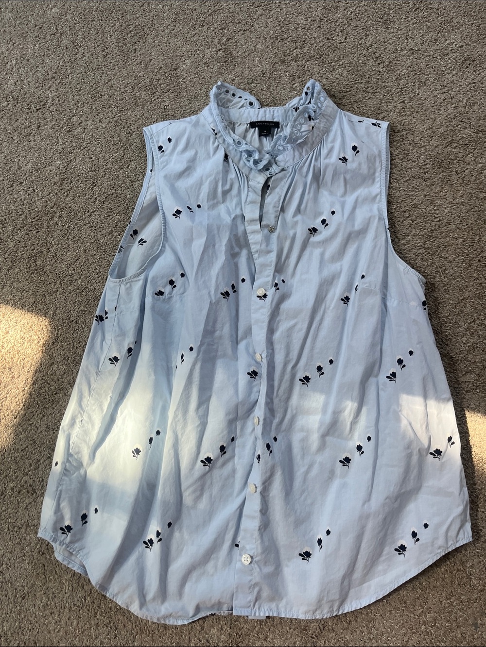 Ann Taylor szM Sky Blue 💯% Cotton  Florals Eyelet Ruffle Collar Summer  Blouse
